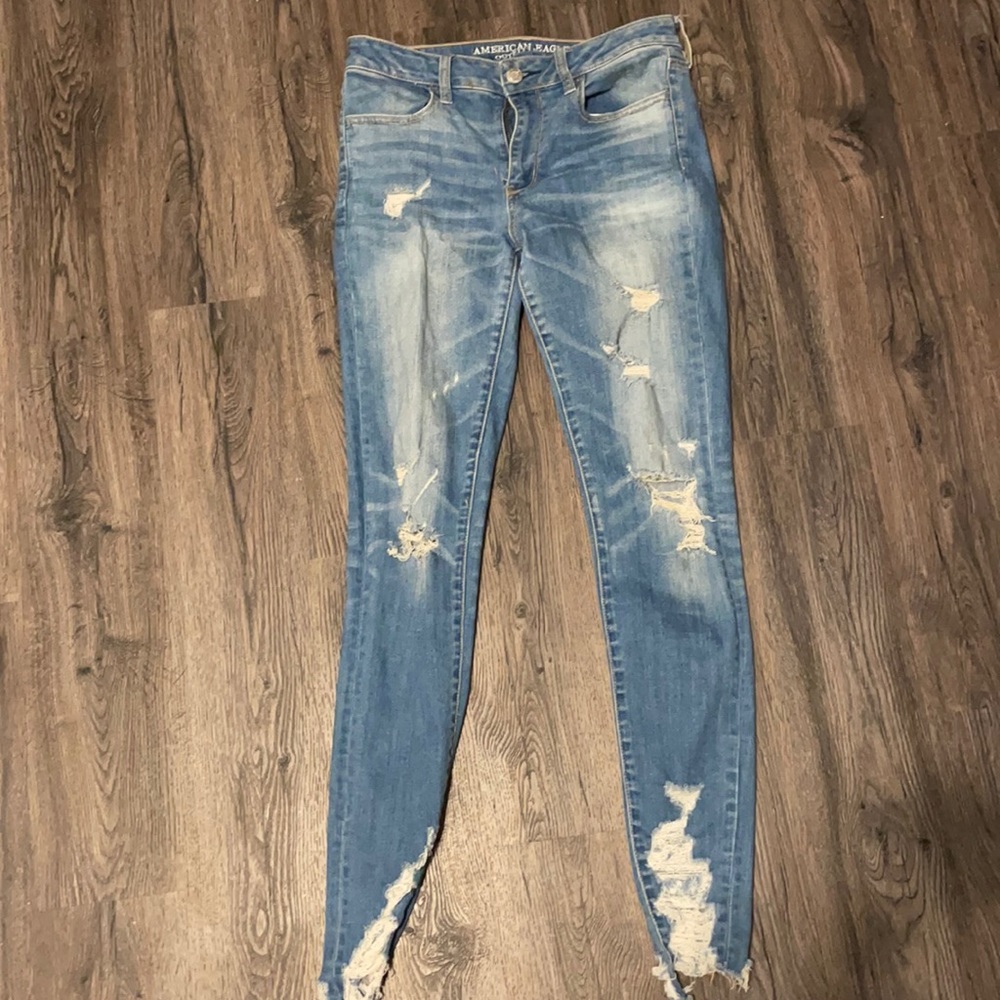 American Eagle Distressed jeans
